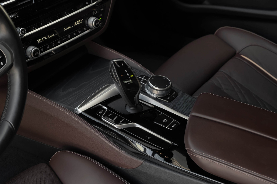 Аренда BMW 530d xDrive в Санкт-Петербурге