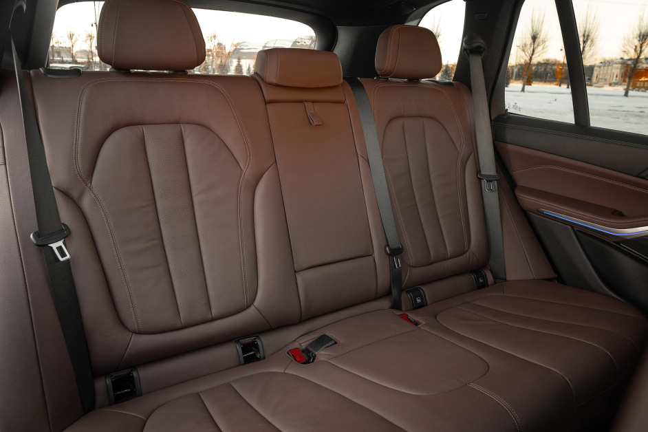 Аренда BMW X5 M50d в Санкт-Петербурге