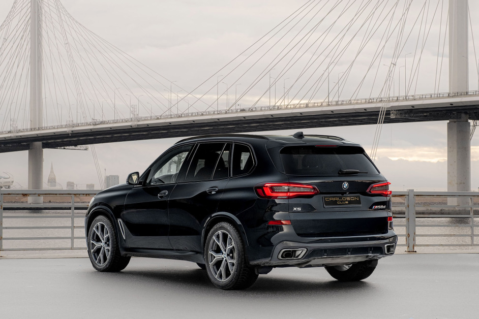 Аренда BMW X5 M50d в Санкт-Петербурге