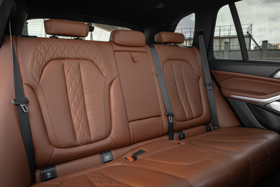 Аренда BMW X5 M50d в Санкт-Петербурге