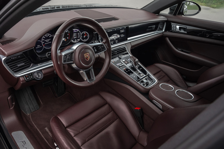 Аренда Porsche Panamera 4 в Санкт-Петербурге