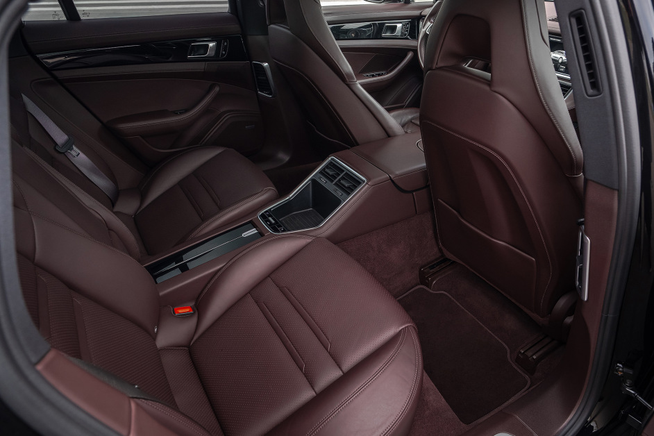 Аренда Porsche Panamera 4 в Санкт-Петербурге