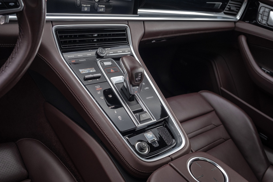 Аренда Porsche Panamera 4 в Санкт-Петербурге