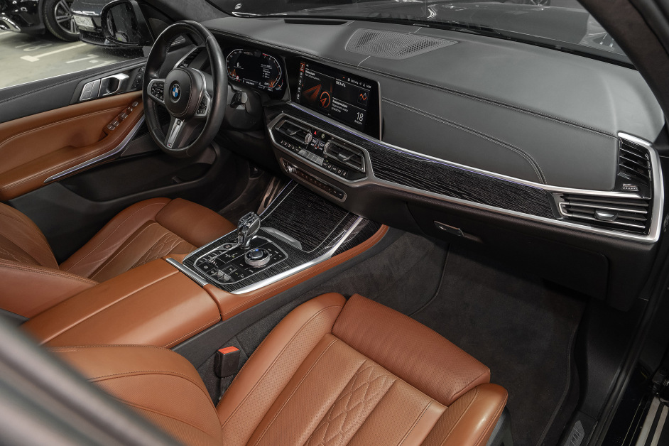 Аренда BMW X7 40i xDrive в Санкт-Петербурге