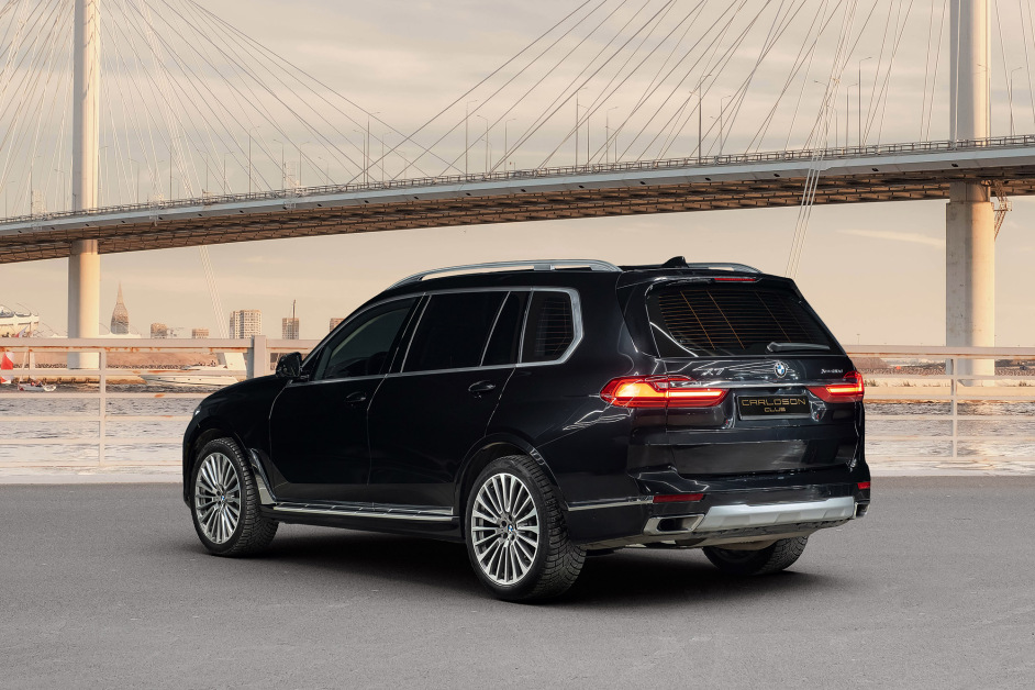 Аренда BMW X7 30d в Санкт-Петербурге
