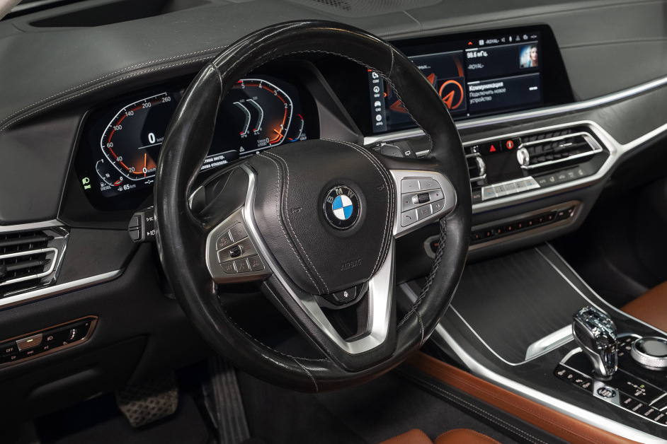 Аренда BMW X7 30d в Санкт-Петербурге